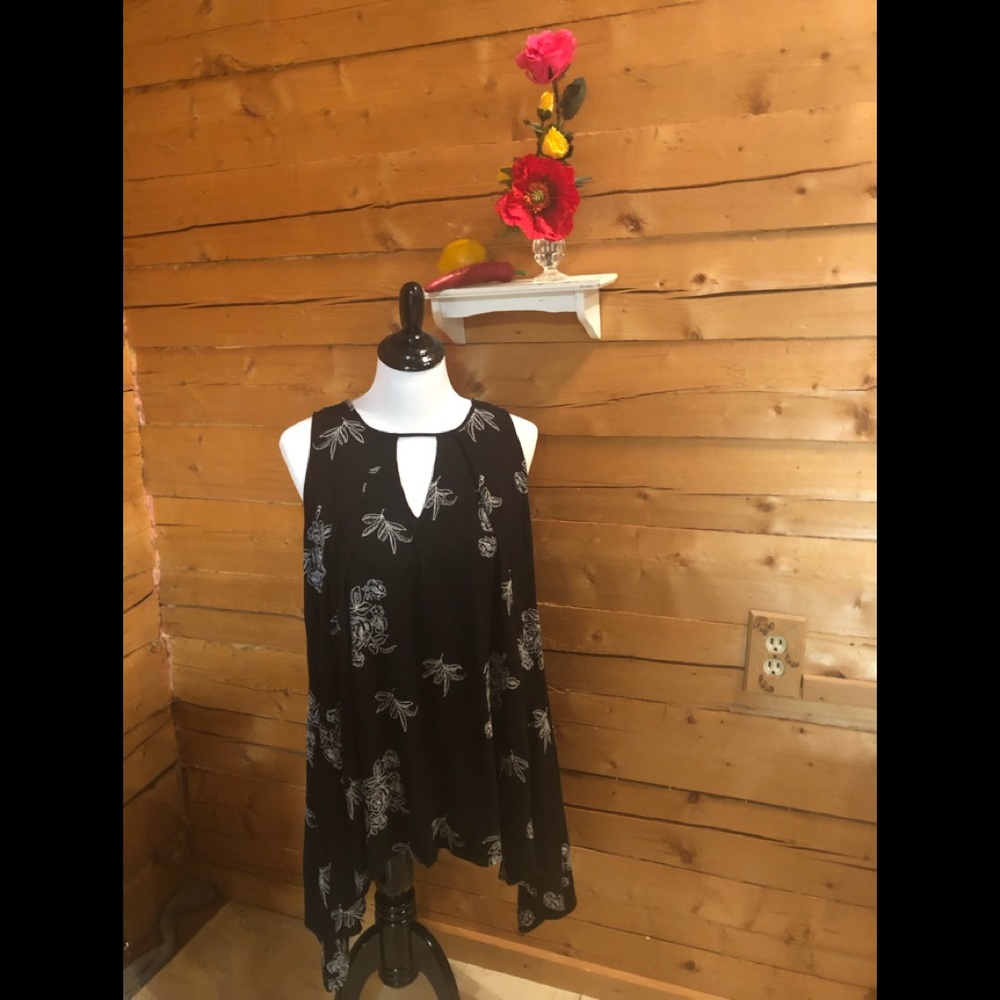 ♠️ Sleeveless, black and white classic tunic/dress